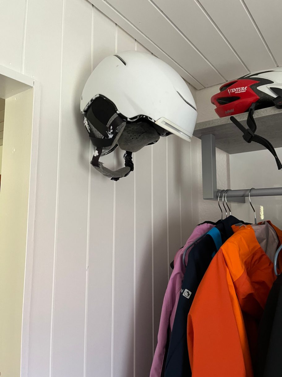 Entrée mit Skihelmhaken